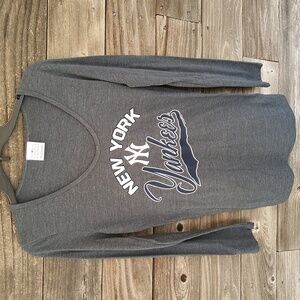 5th & Ocean Dark Blye New York Yankees Long Sleeve Shirt Size Small